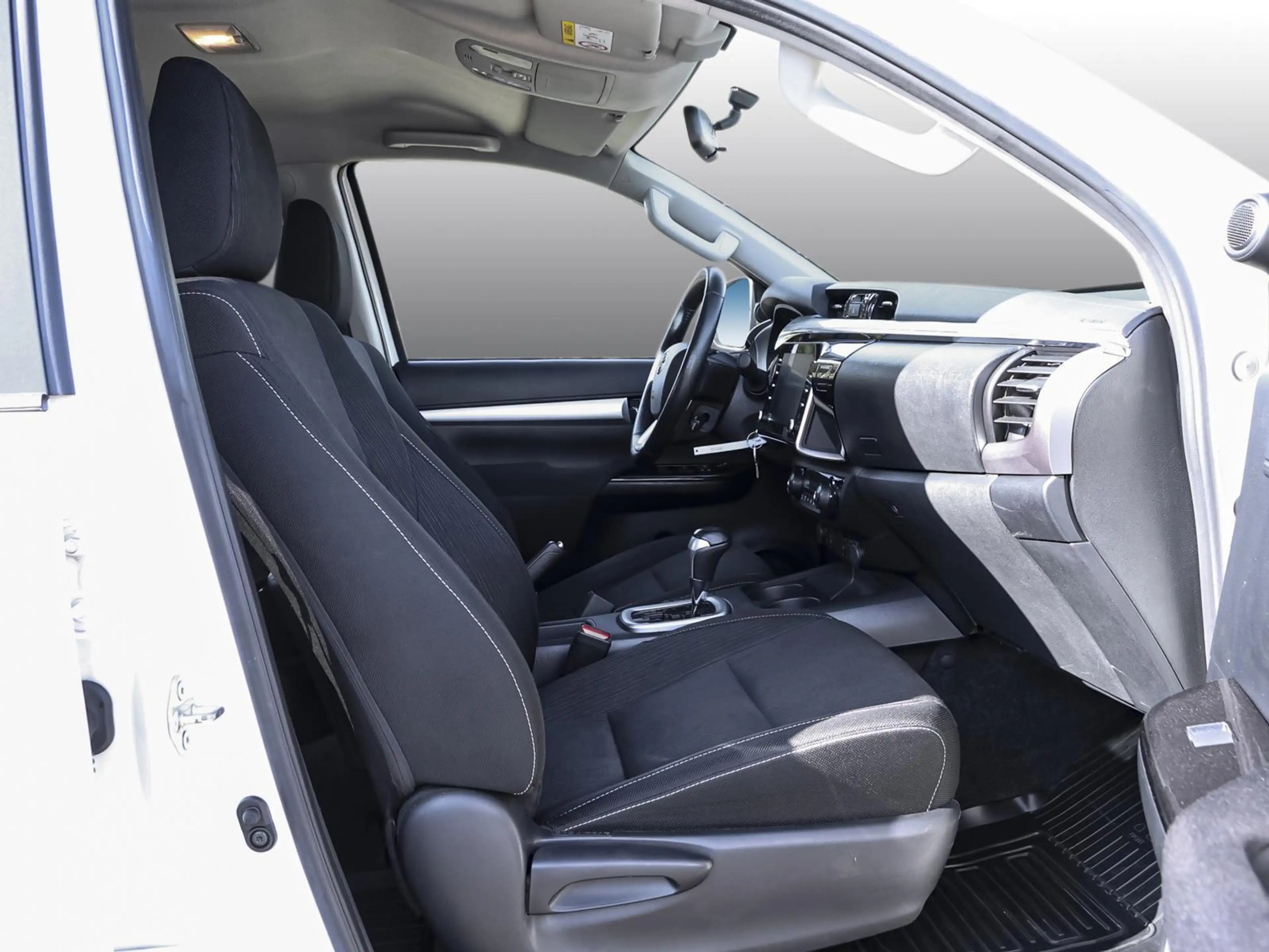 Toyota Hilux Double Cab Comfort 4x4 — photo 3