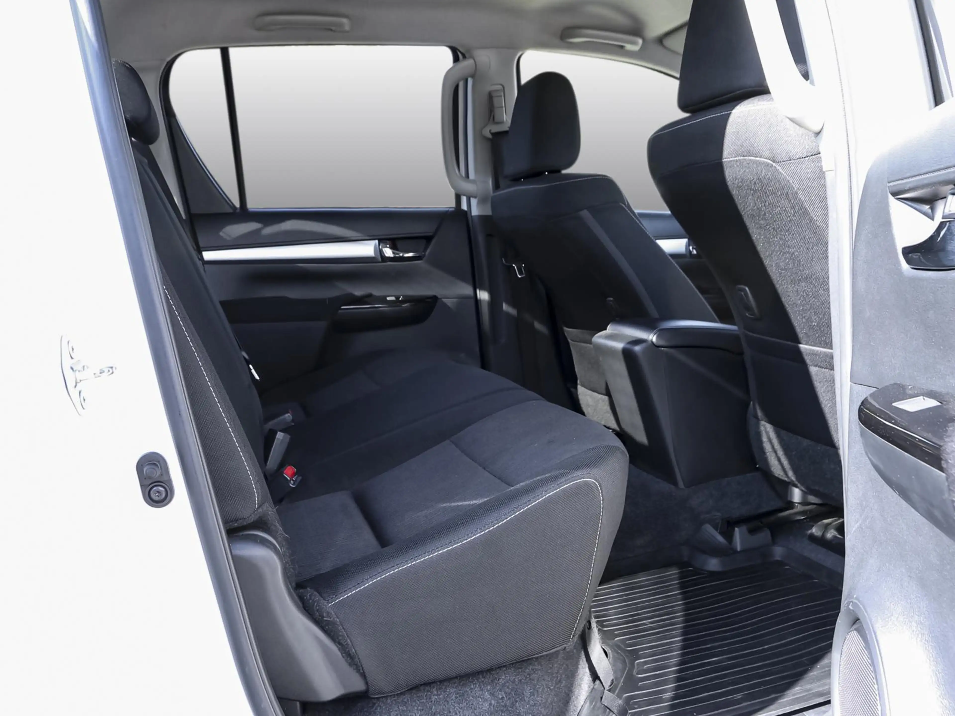 Toyota Hilux Double Cab Comfort 4x4 — photo 4