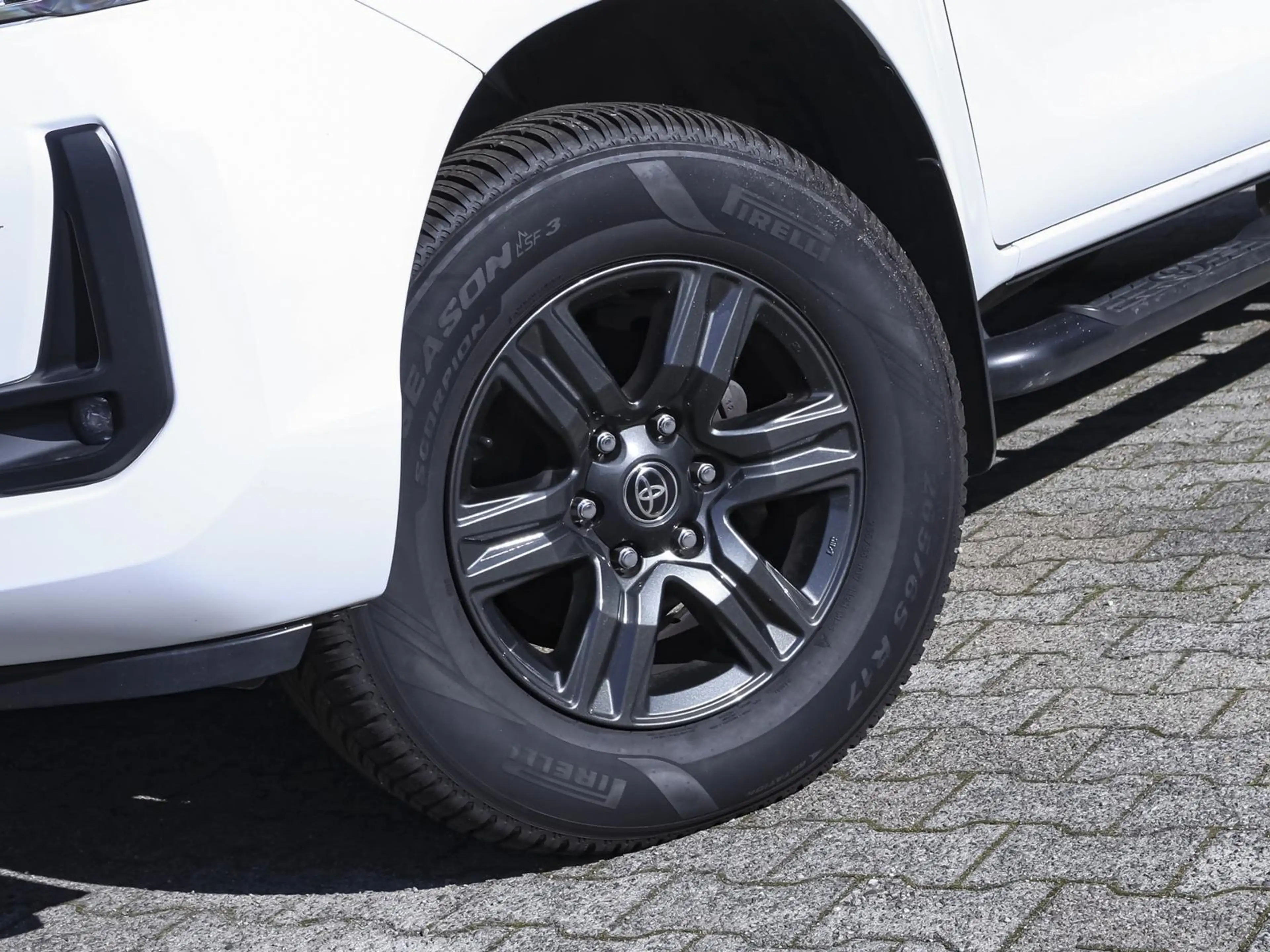 Toyota Hilux Double Cab Comfort 4x4 — photo 7