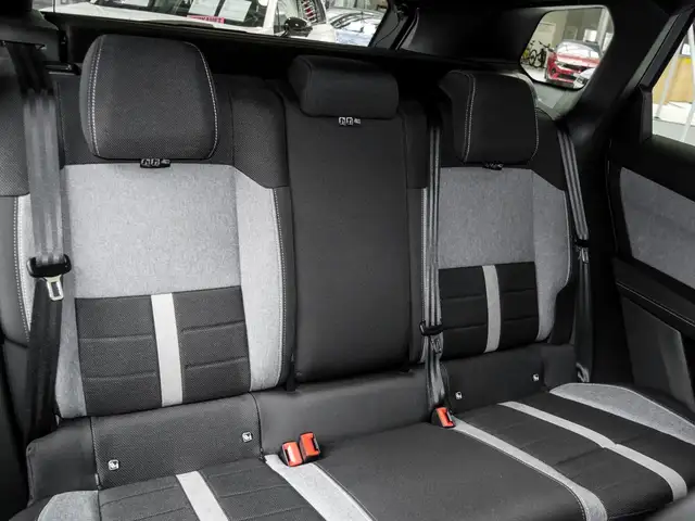 Opel Grandland view 4