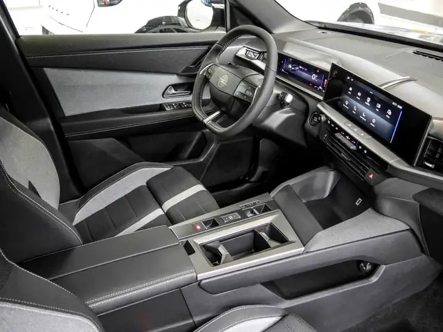 Opel Grandland view 3