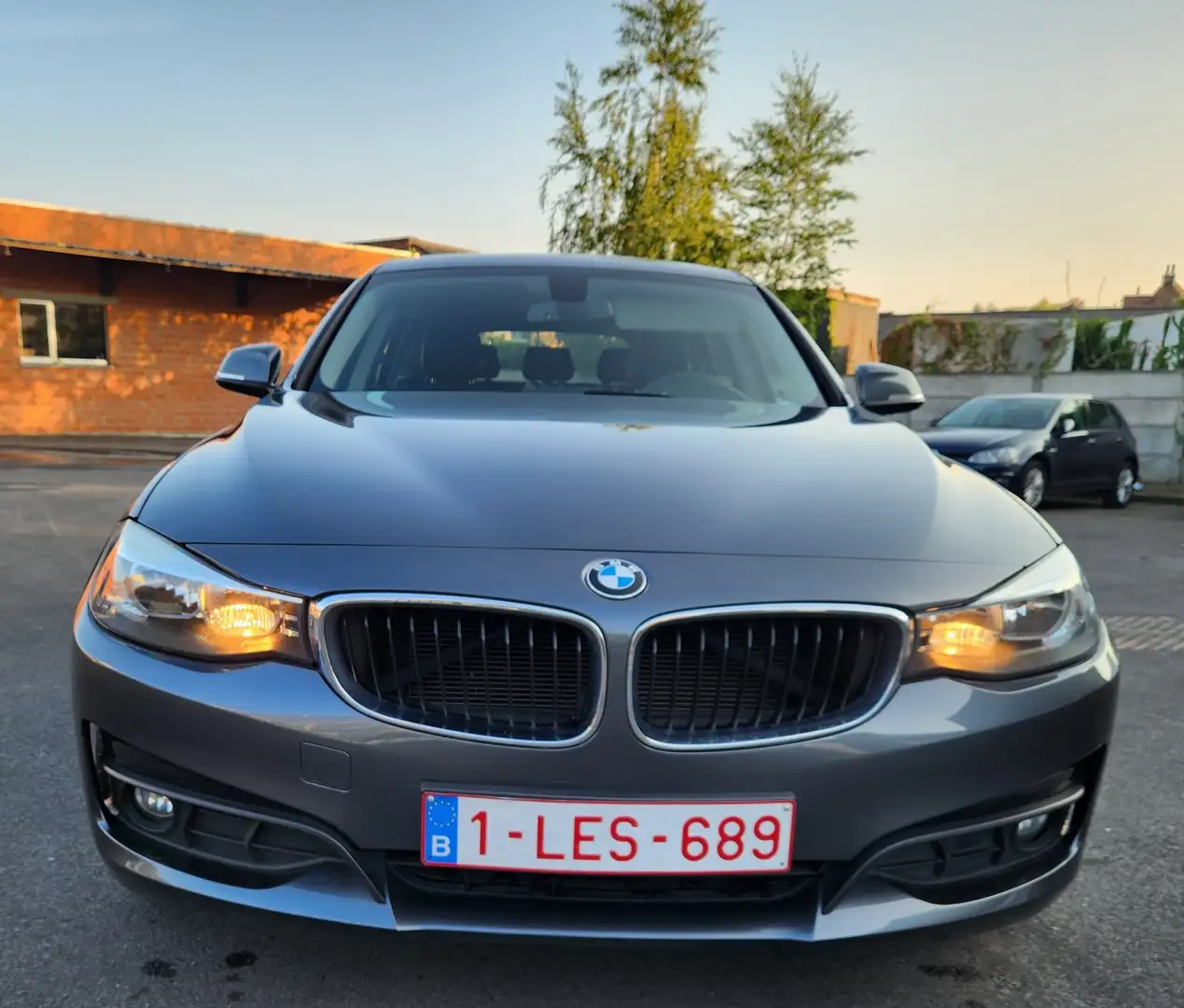BMW 318 318d GT - 2