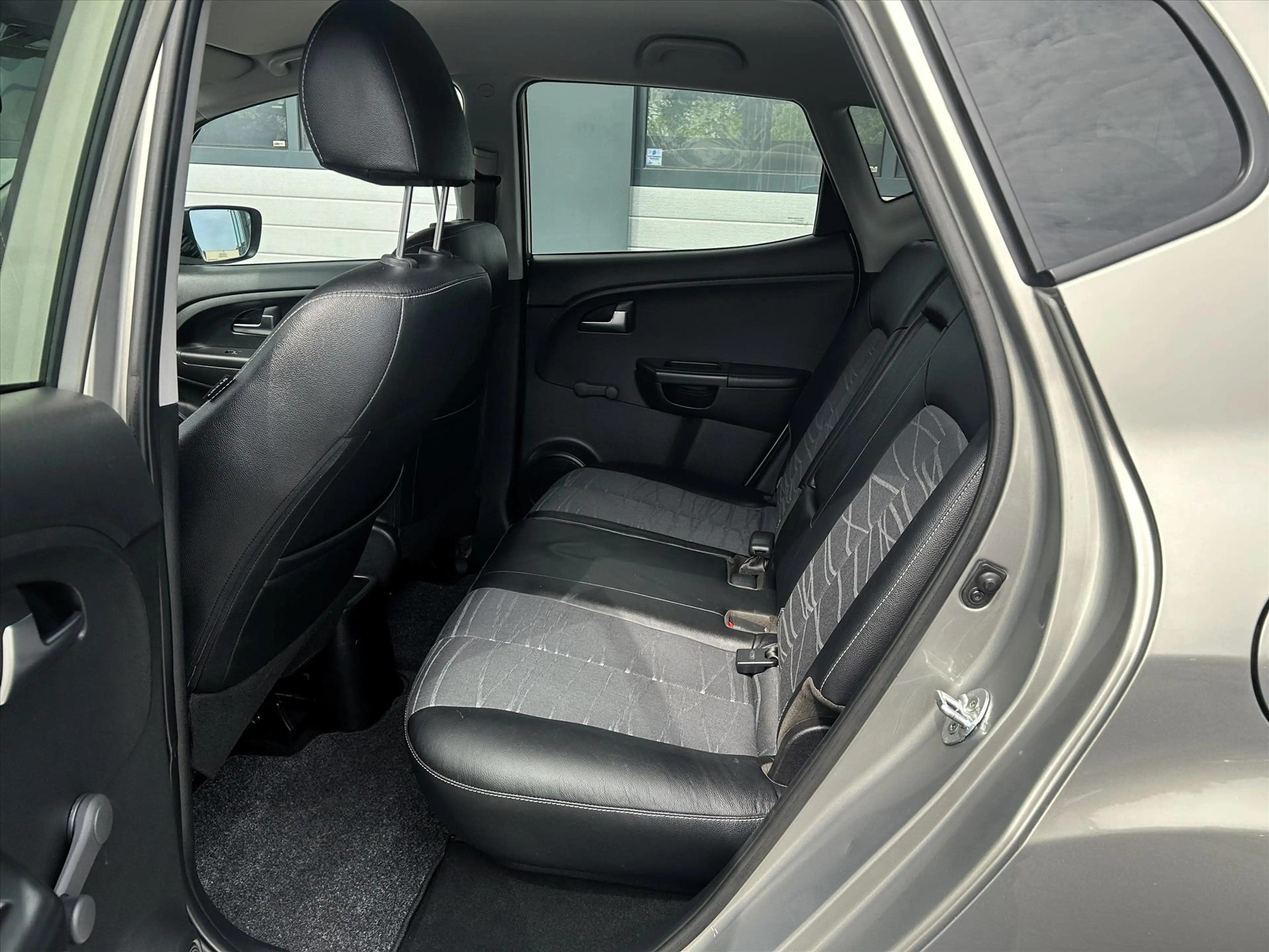 Kia Venga 1.4 CVVT DynamicLine, Camera, Trekhaak, Cruise — photo 6