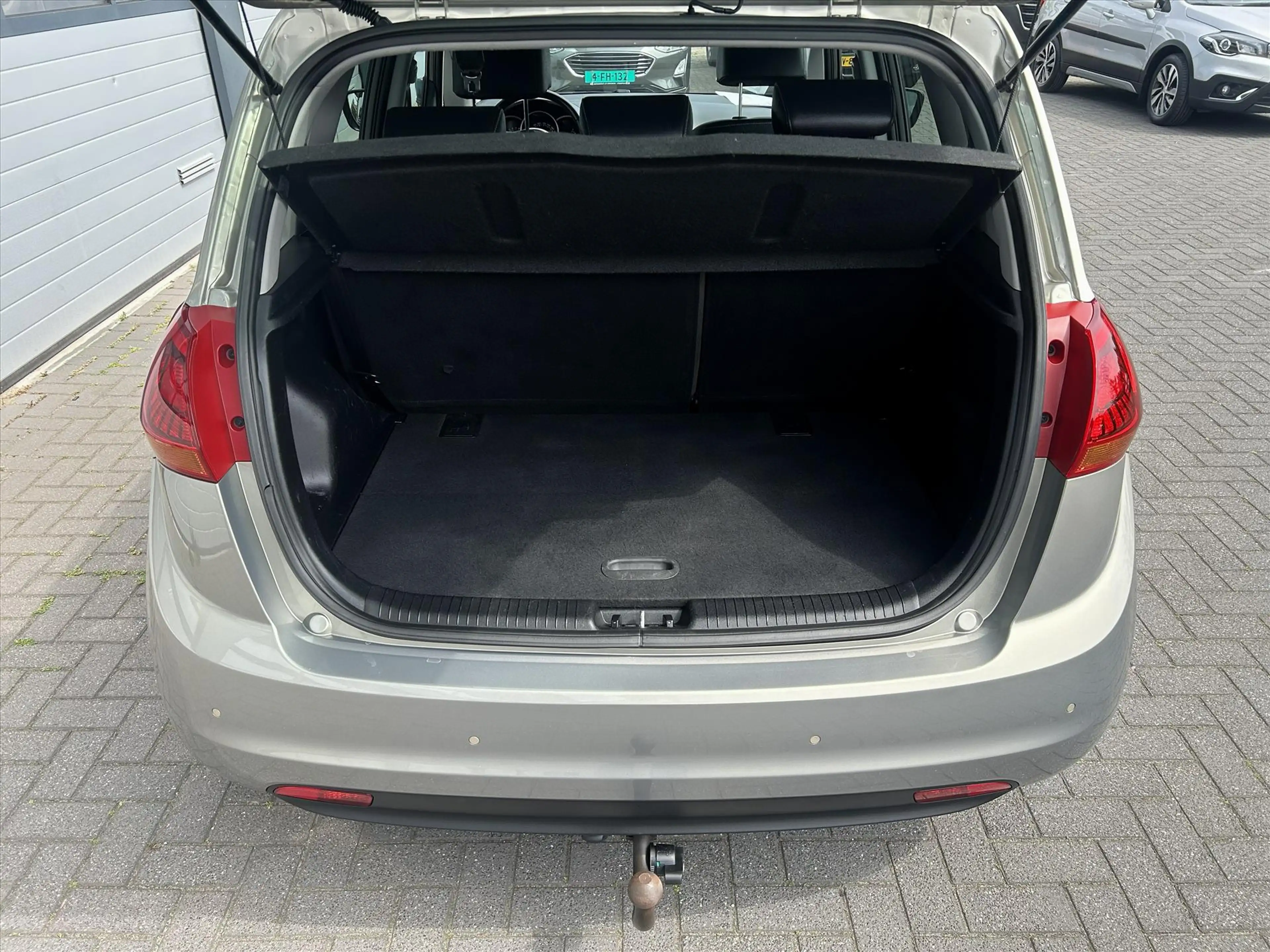 Kia Venga 1.4 CVVT DynamicLine, Camera, Trekhaak, Cruise — photo 9