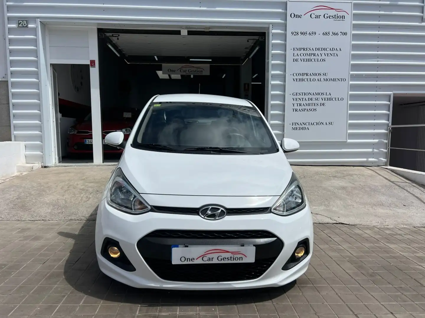 Hyundai i10 1.0 Essence Blanc - 2