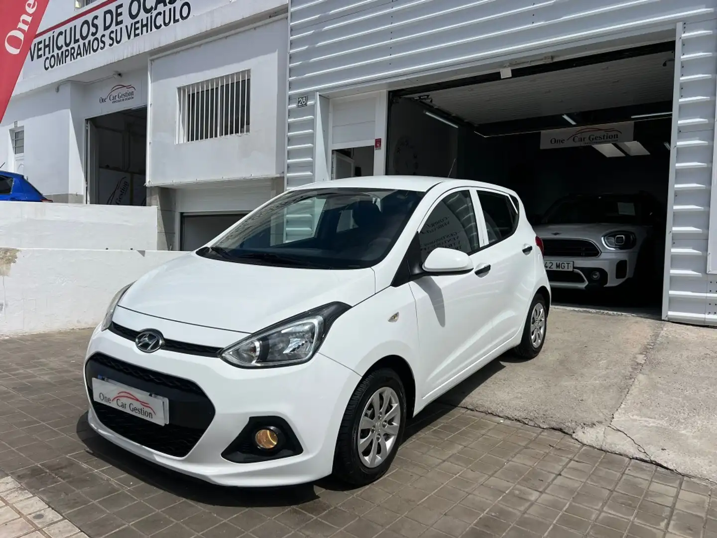 Hyundai i10 1.0 Essence Blanc - 1
