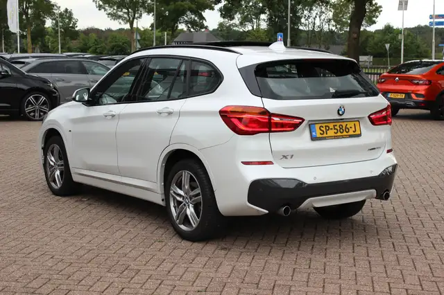 BMW X1 view 3