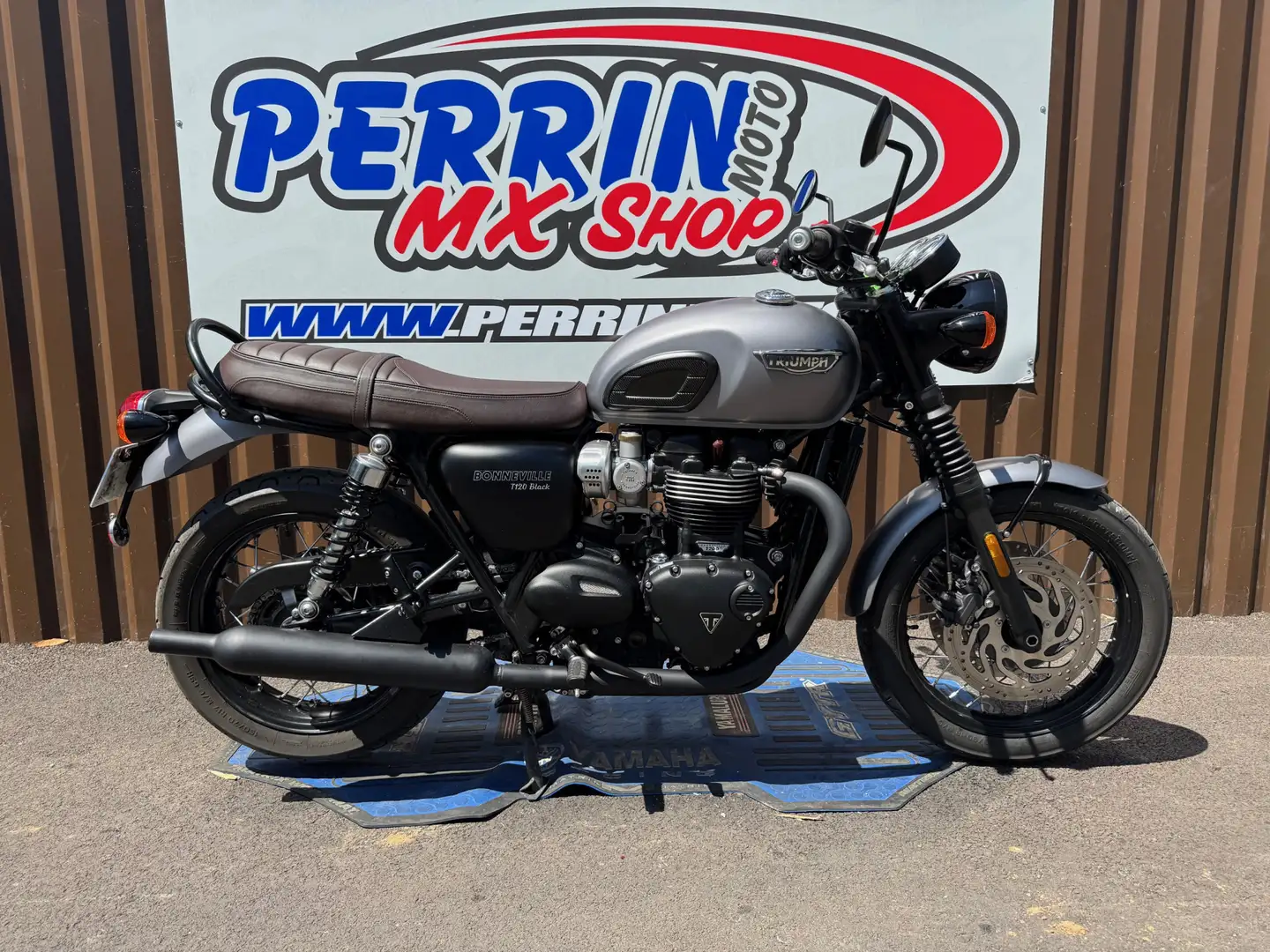 Triumph Bonneville T120 Noir - 1