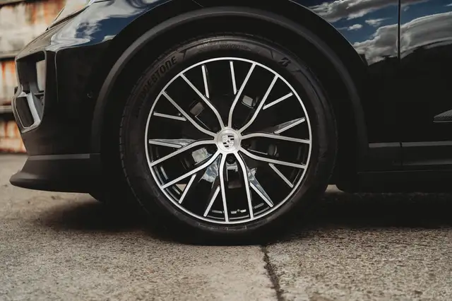 Porsche Macan view 8