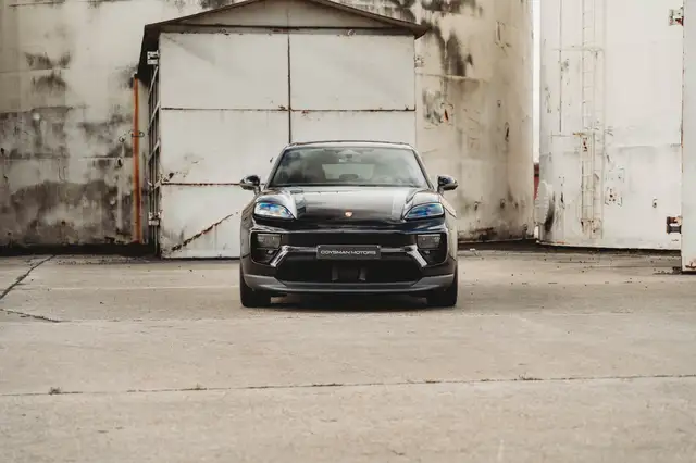 Porsche Macan view 2