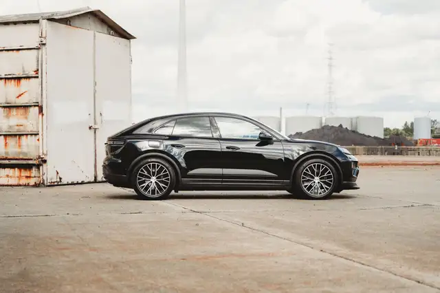 Porsche Macan view 4