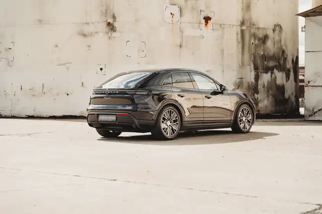 Porsche Macan view 7