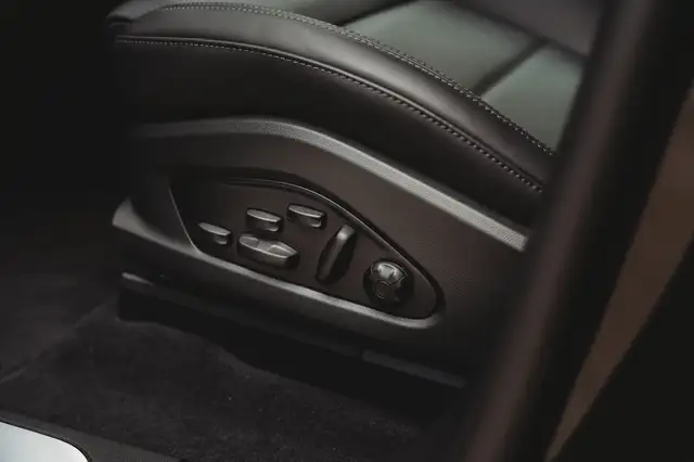 Porsche Macan view 12