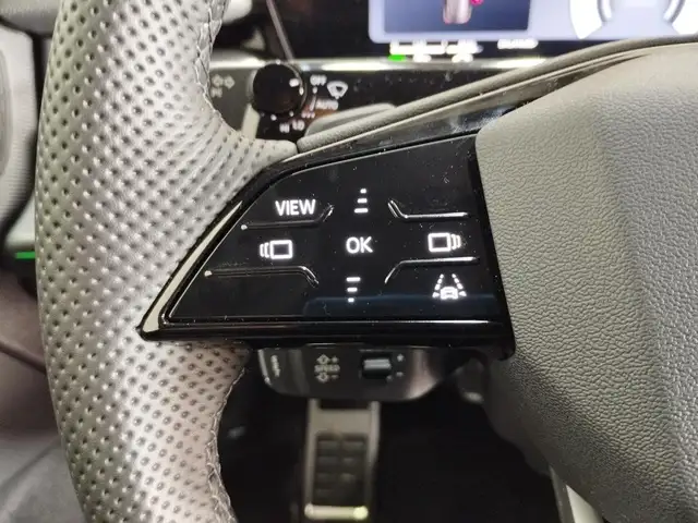 Audi Q3 view 14