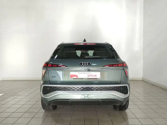 Audi Q3 view 5