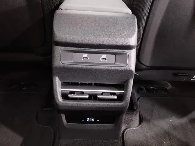 Audi Q3 view 12