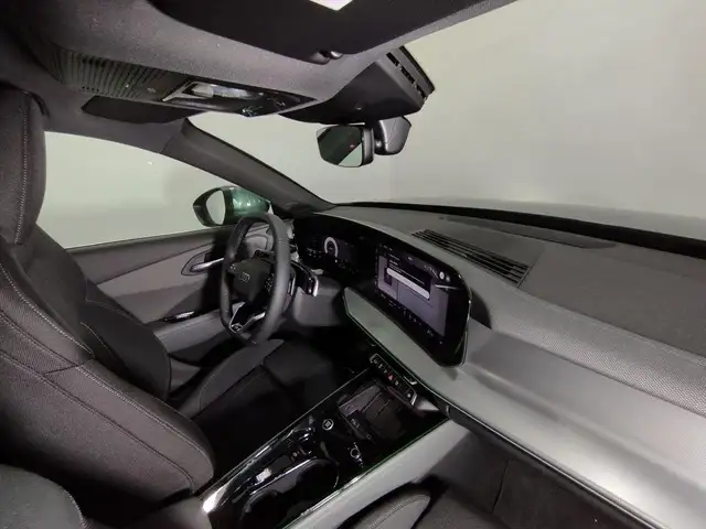 Audi Q3 view 11