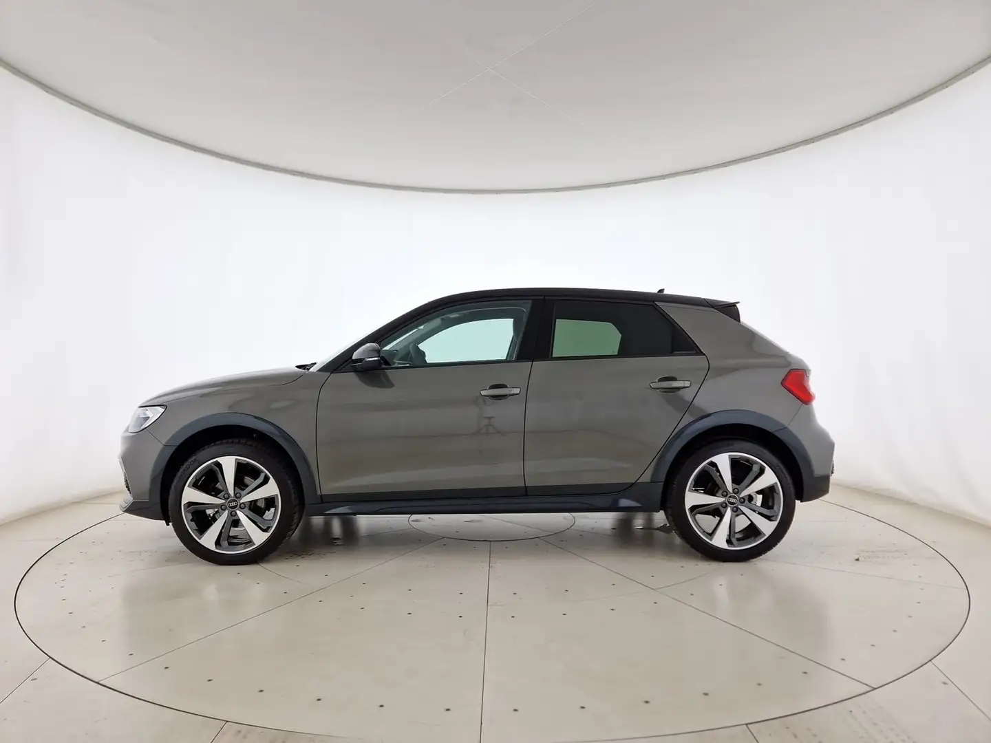 Audi A1 allstreet 30 1.0 tfsi identity contrast 116cv s tr Grigio - 2