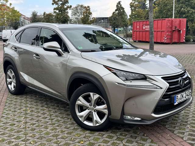 Lexus NX 300h E-FOUR Luxury Line