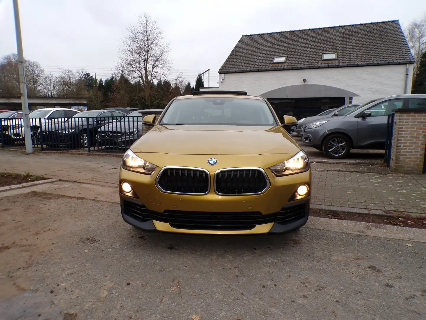 BMW X2 2.0iA xDrive Automaat/Leder/Navi/Pdc Goud - 2