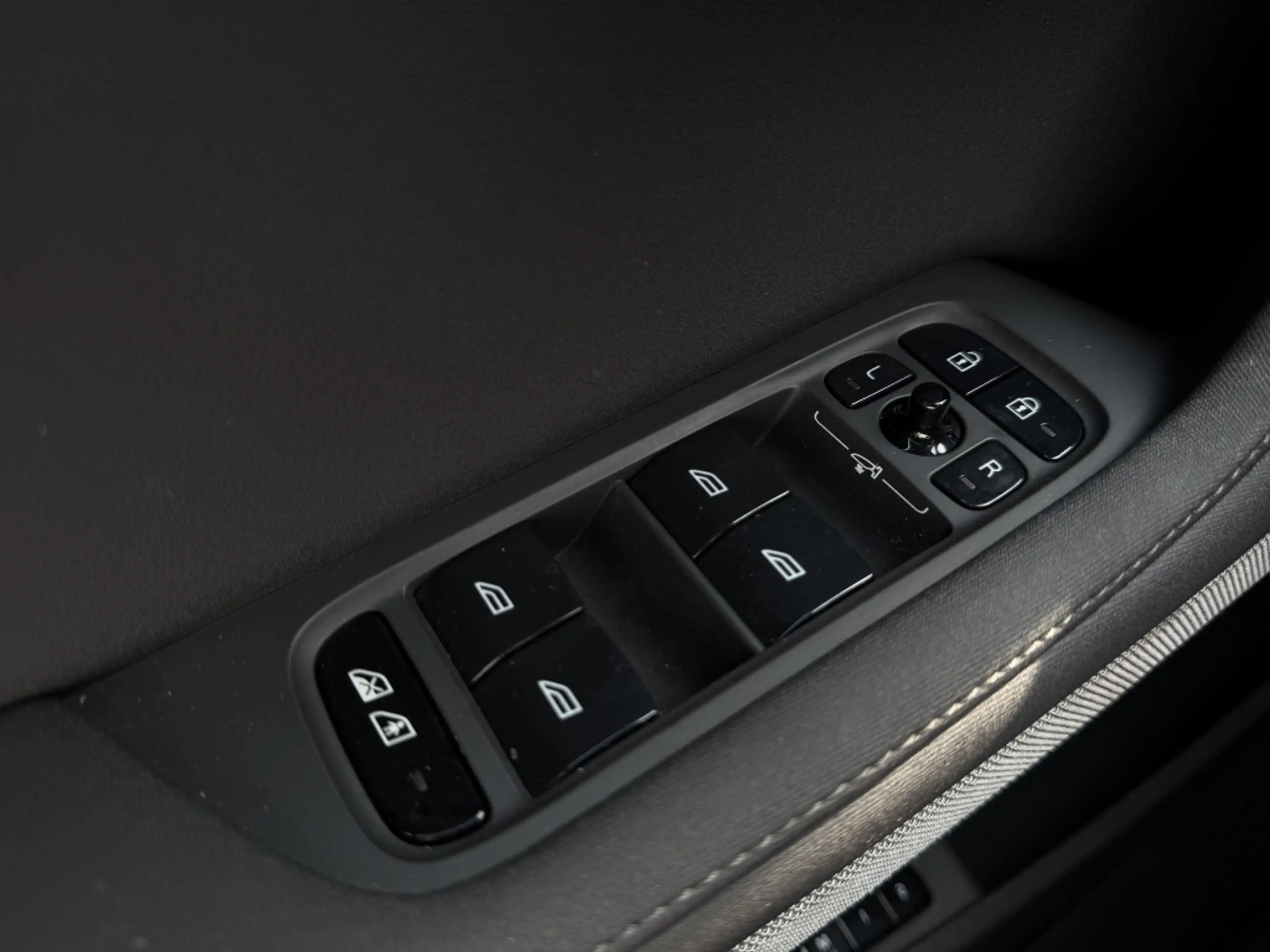 Polestar 2 Long Range Dual Motor | Plus, Pilot, & Climate Pac — photo 7