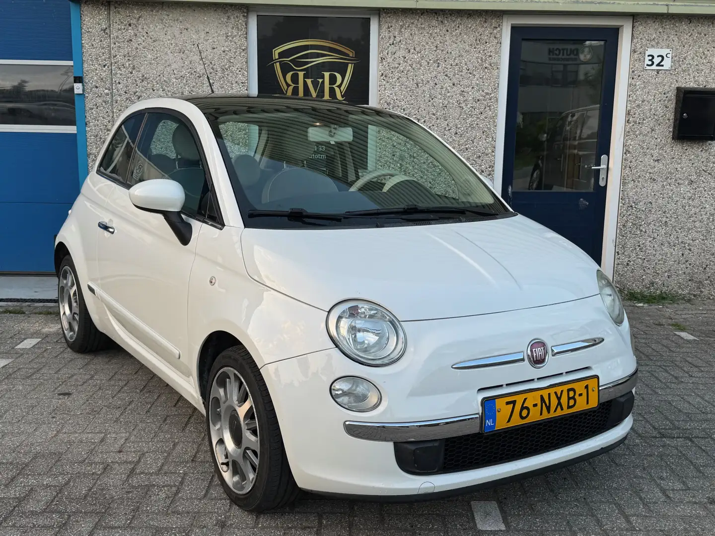 Fiat 500 1.2 Lounge AUT PANO SPORT (SPOILER EN 16"VELGEN) Wit - 2