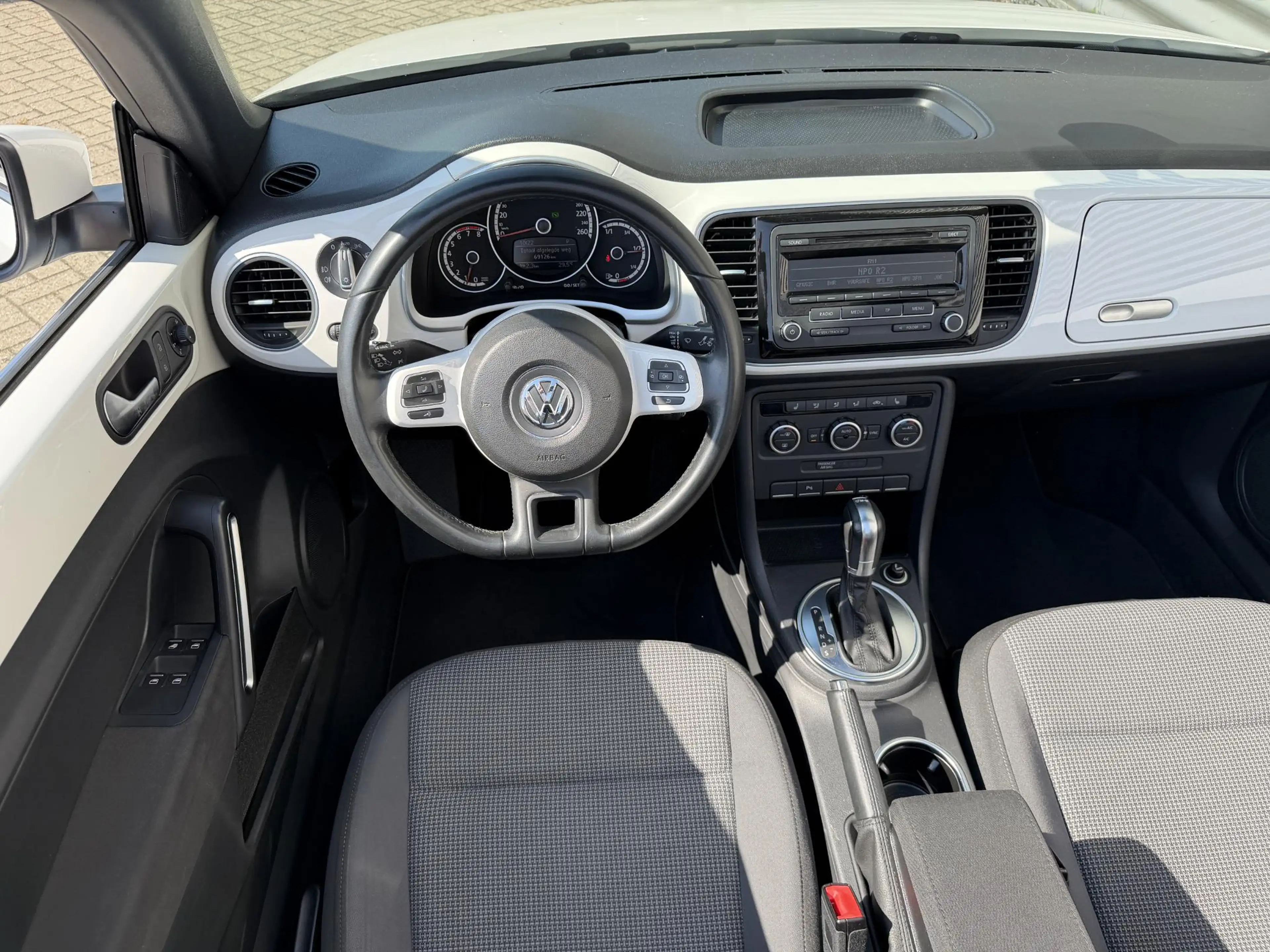Volkswagen Beetle Cabriolet 1.4 TSI Automaat Xenon — photo 17