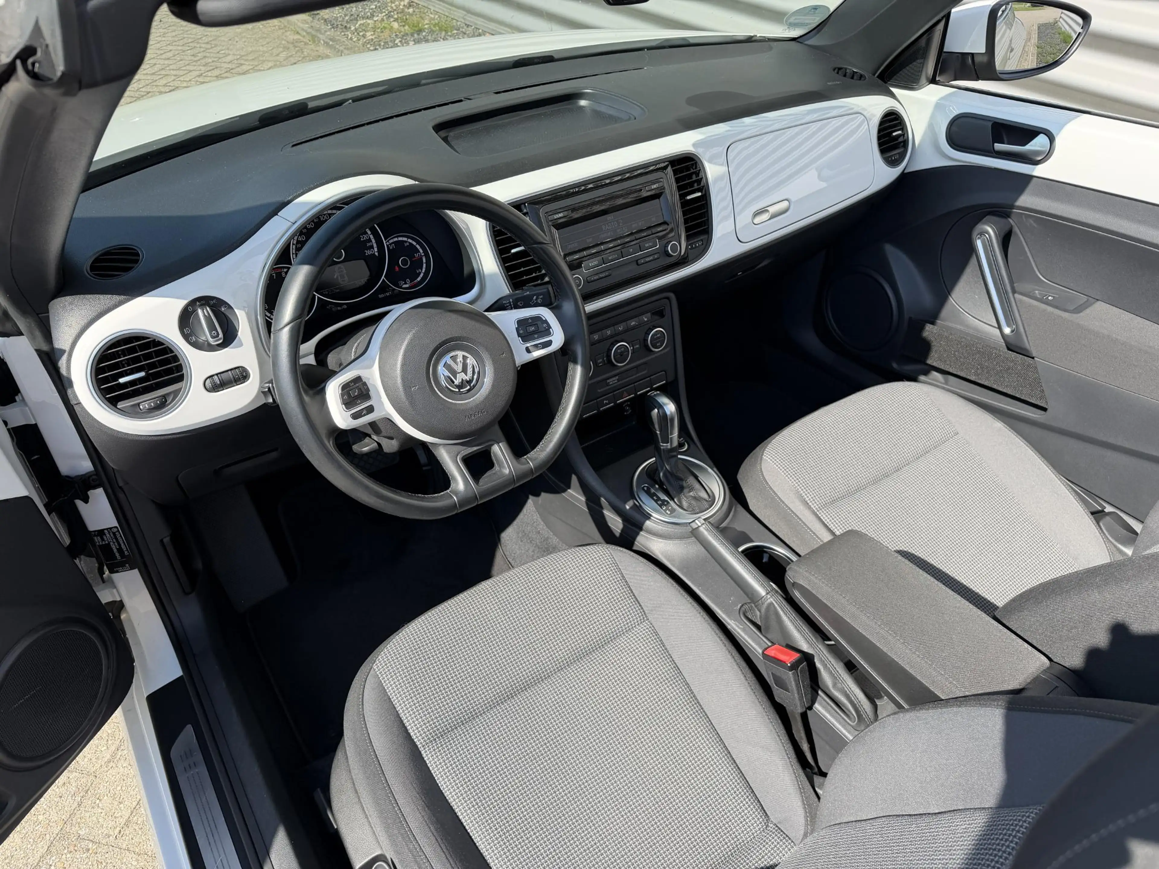 Volkswagen Beetle Cabriolet 1.4 TSI Automaat Xenon — photo 2