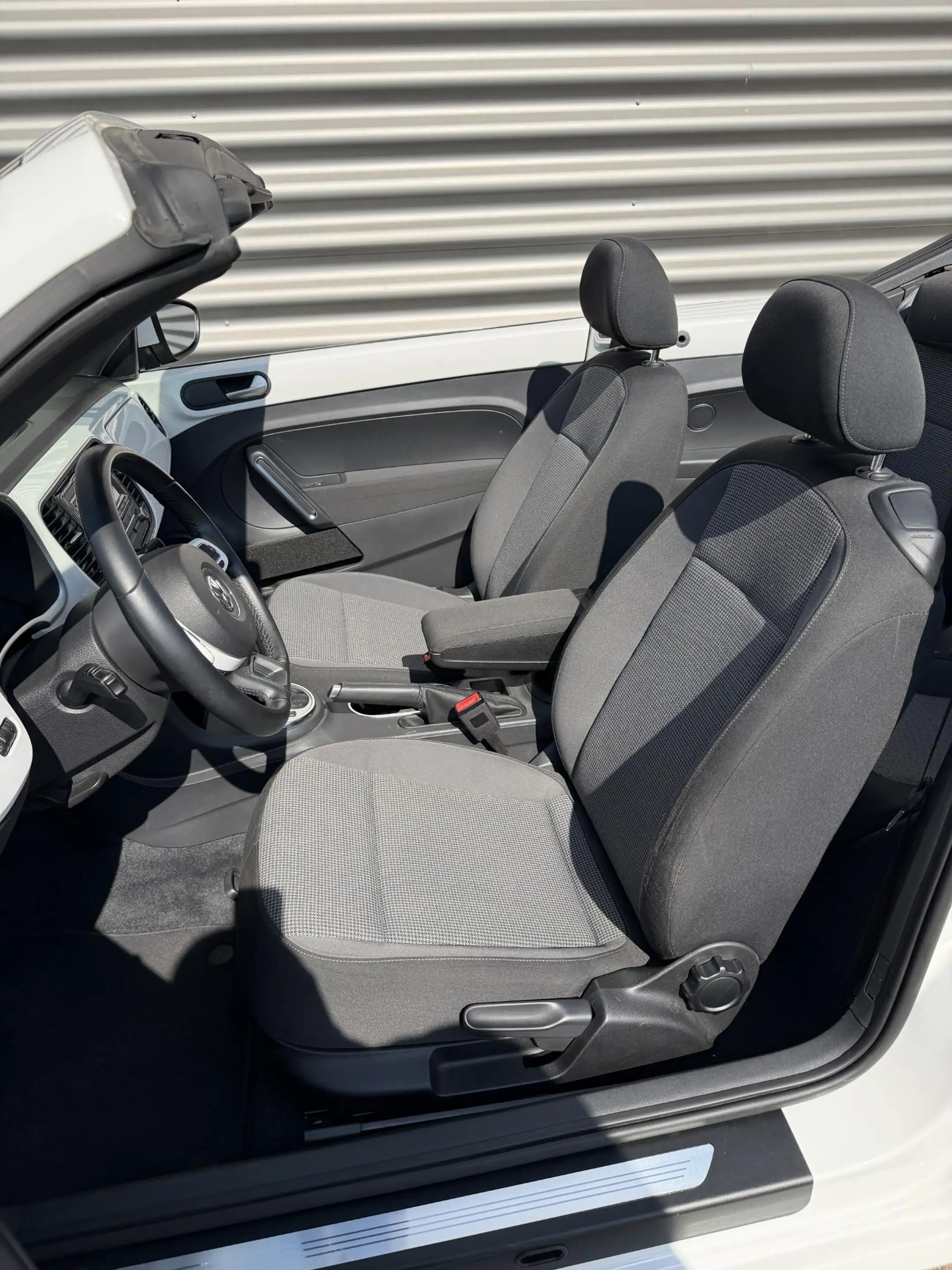 Volkswagen Beetle Cabriolet 1.4 TSI Automaat Xenon — photo 5