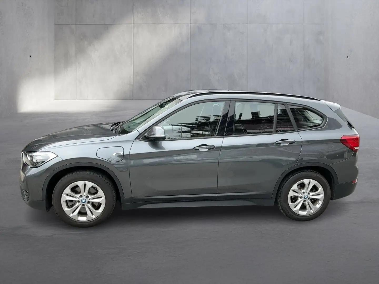 BMW X1 xDrive 25e Grau - 2