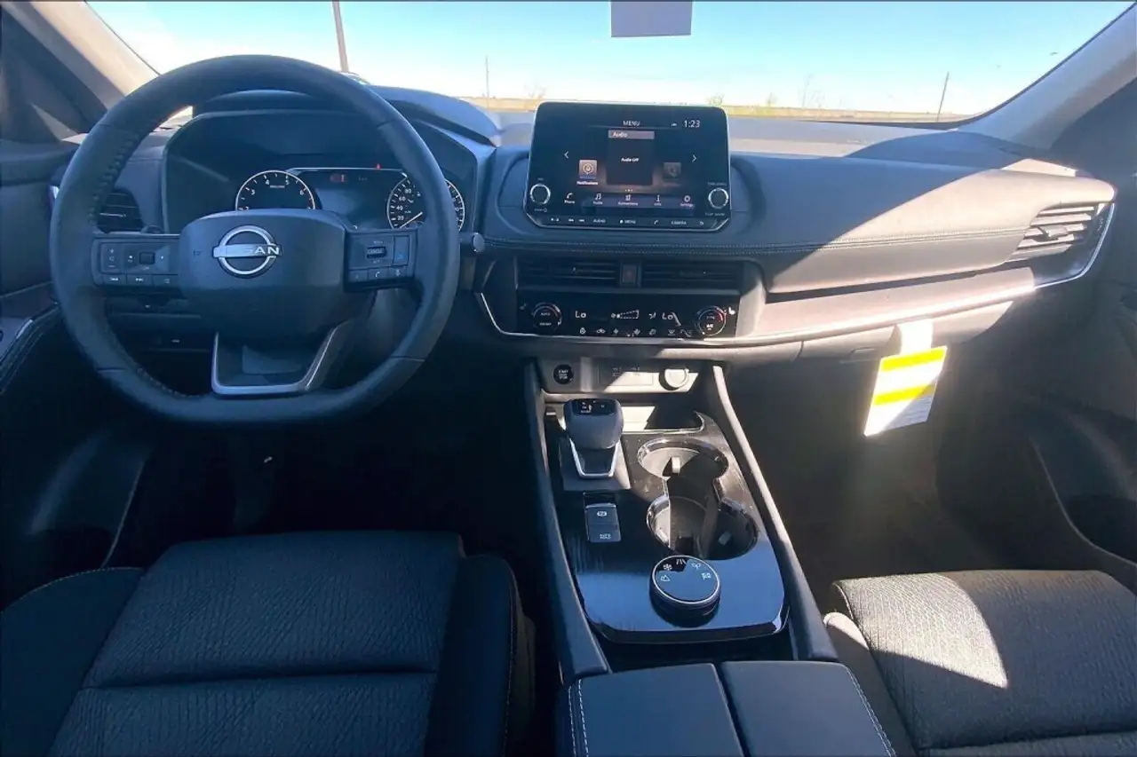 Nissan Rogue снимка Nissan Rogue