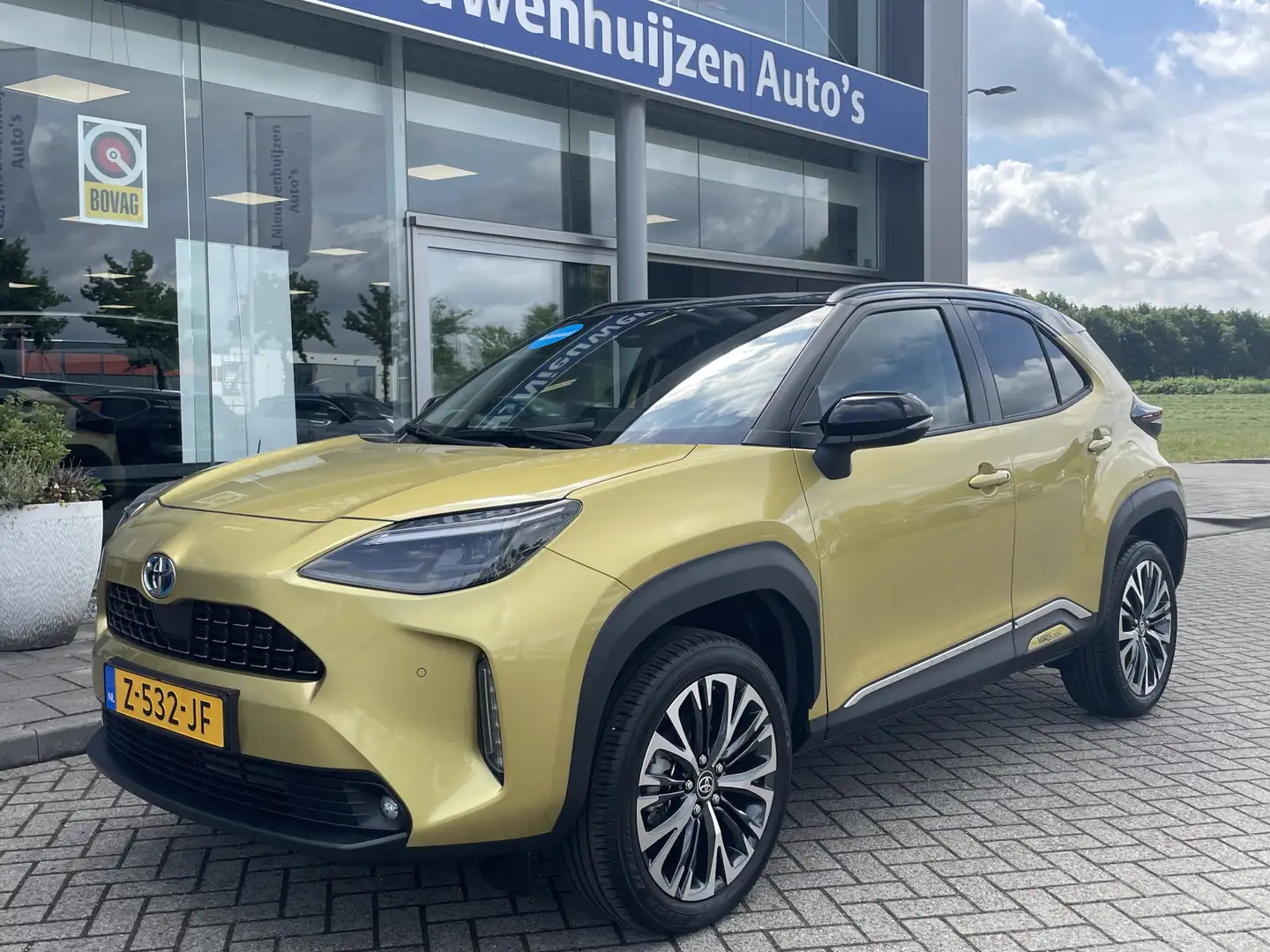 Toyota Yaris Cross 1.5 Hybrid Executive JBL // Head Up // Dodehoek de Geel - 2