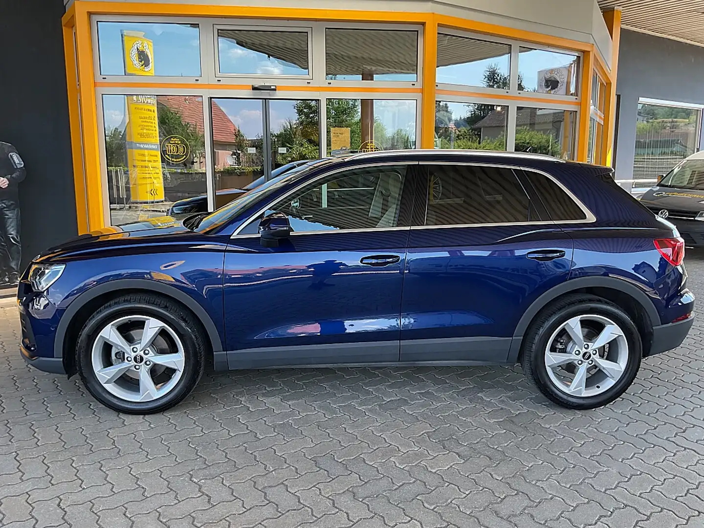Audi Q3 35 TDI intense S-tronic**NAVI*AHK*LEDER** Blau - 2