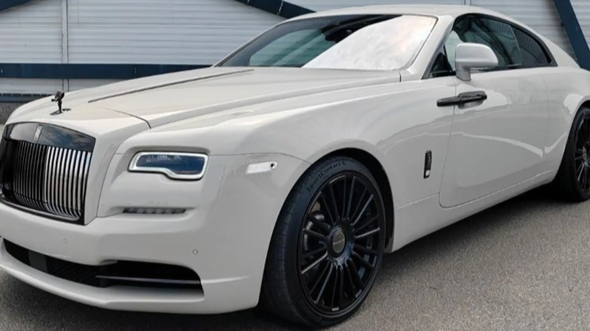 Rolls-Royce Wraith Black Badge White - 2