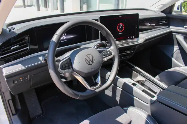Volkswagen Passat view 12