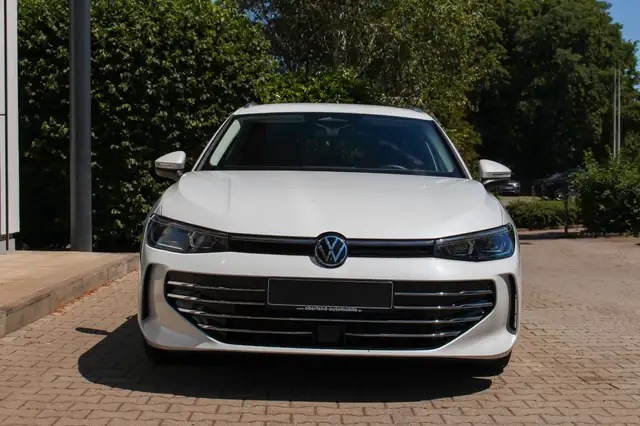 Volkswagen Passat view 2
