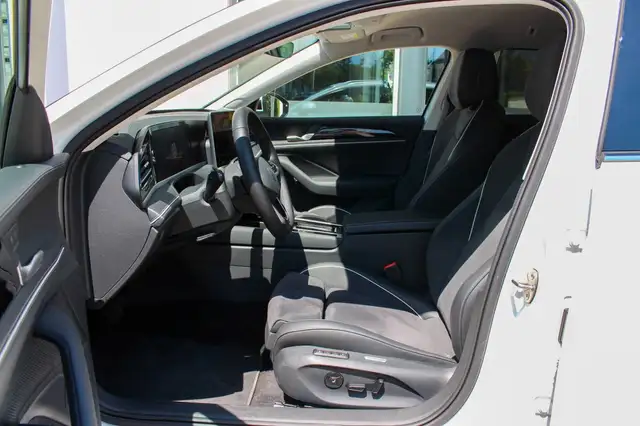 Volkswagen Passat view 10