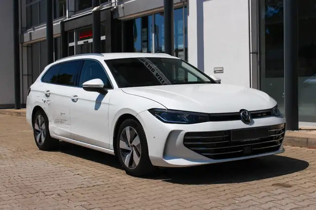 Volkswagen Passat view 3
