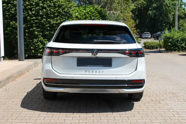 Volkswagen Passat view 6
