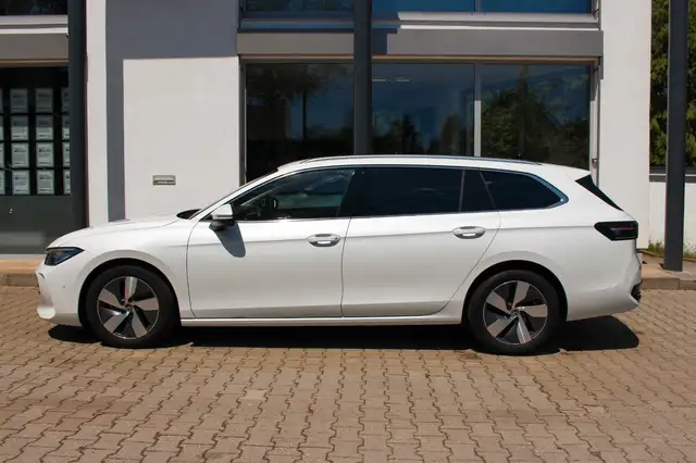 Volkswagen Passat view 8