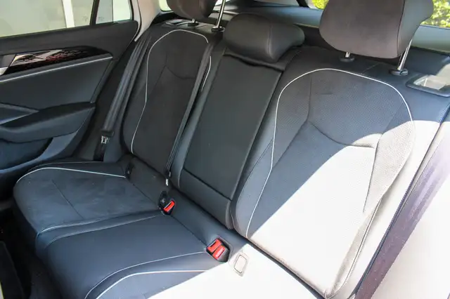 Volkswagen Passat view 15