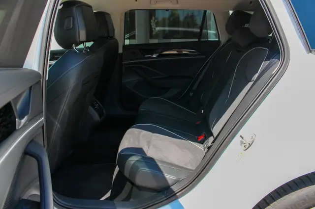 Volkswagen Passat view 14