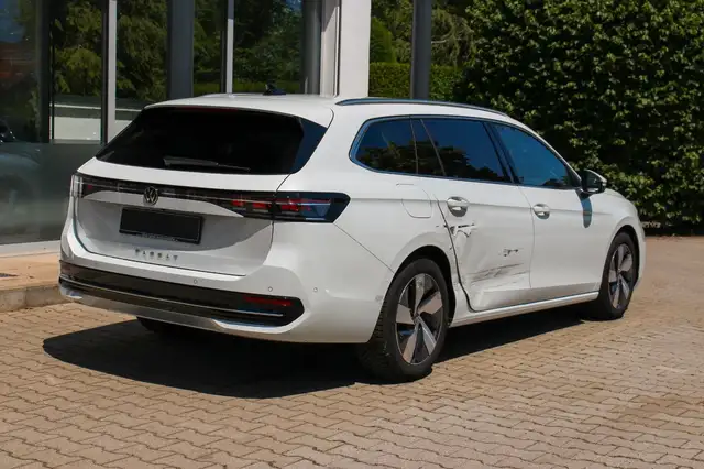 Volkswagen Passat view 5