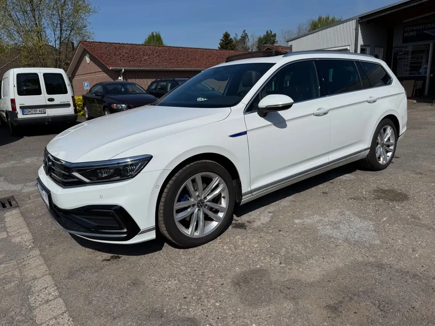 Volkswagen Passat Variant GTE Matirx/Panorama/AHK/Teilleder Weiß - 1