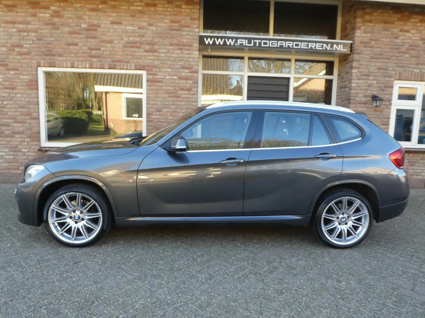 BMW X1 SDrive20i High Executive Automaat / M Pakket / Led Grijs - 2