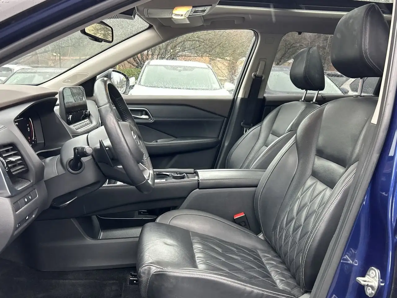 Nissan Rogue снимка Nissan Rogue