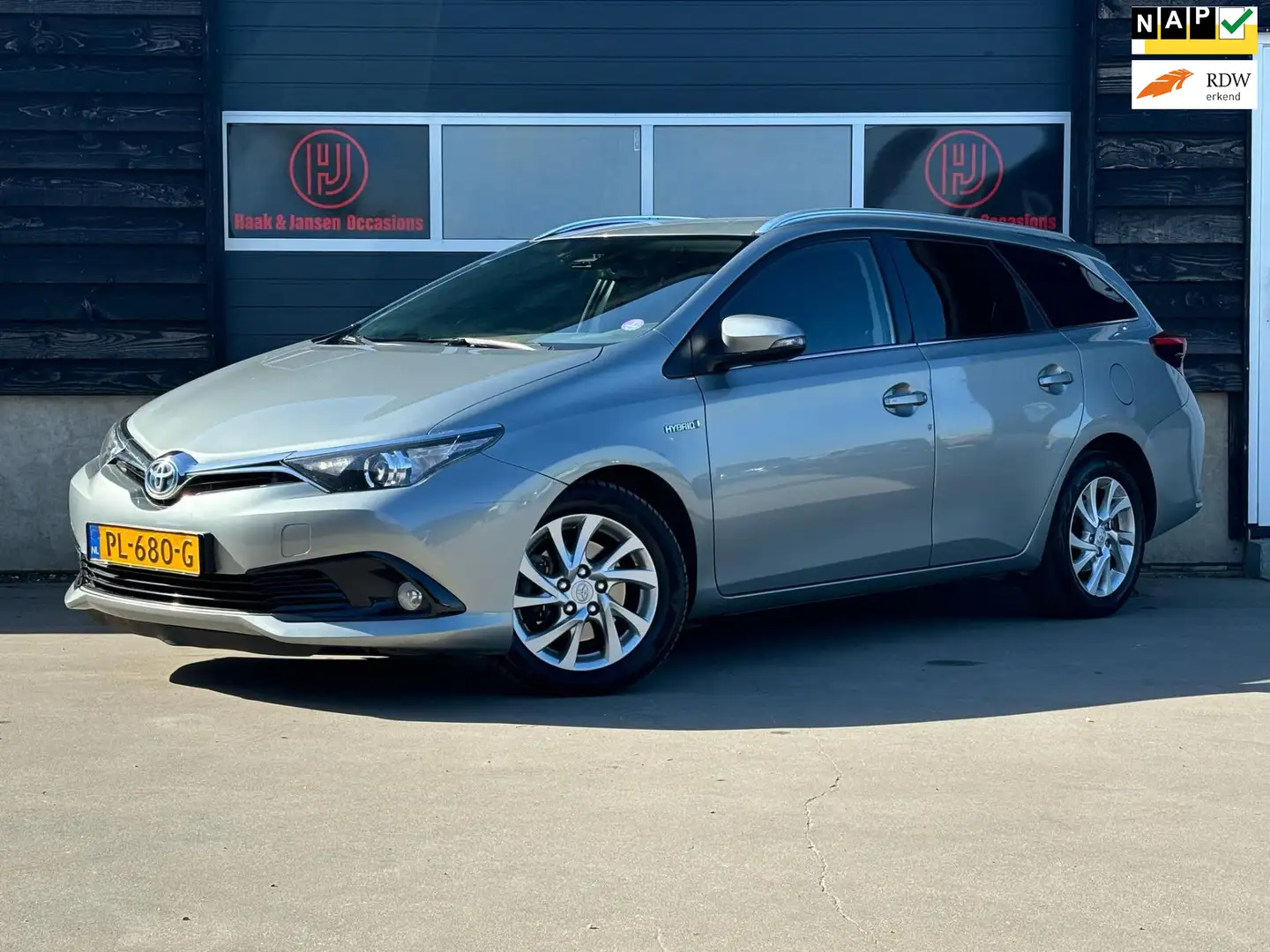 Toyota Auris Touring Sports 1.8 Hybrid Dynamic Go - NAVI - Auto Šedá - 1