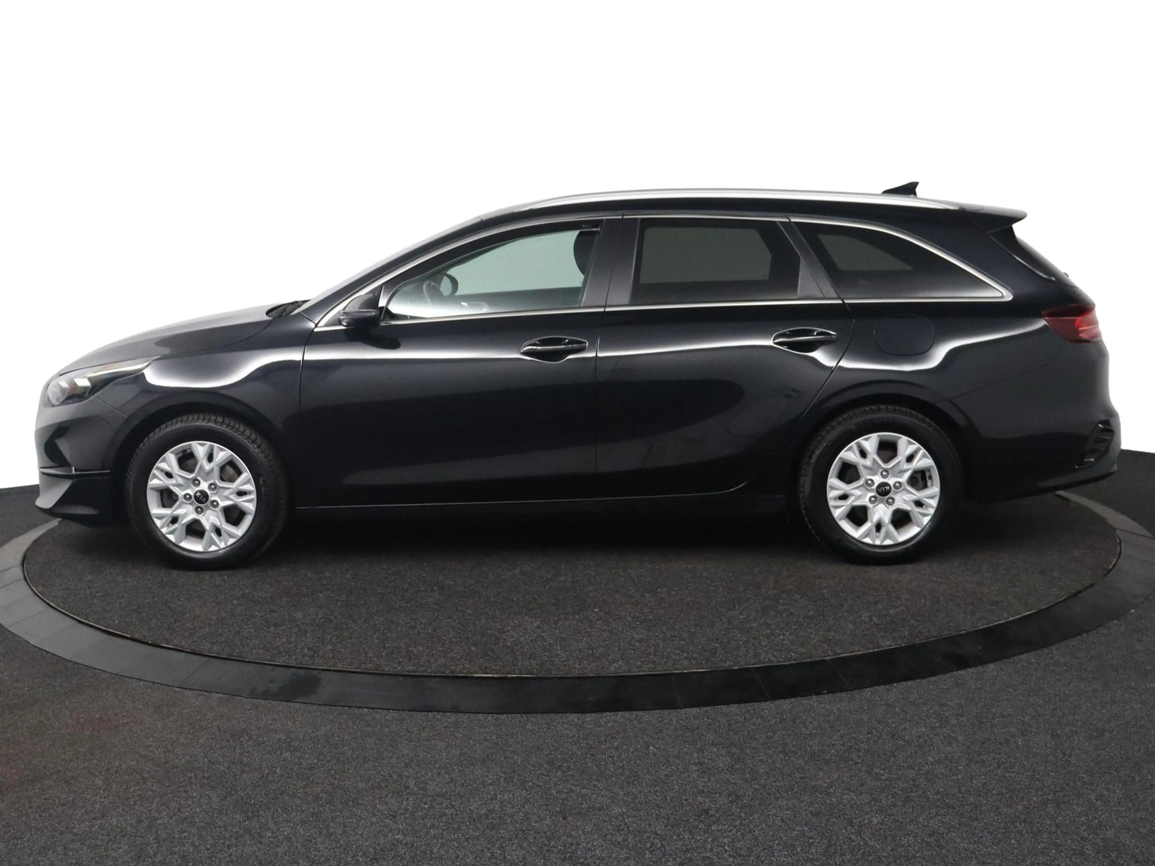 Kia Ceed SW / cee'd SW Sportswagon 1.5 T-GDi DynamicPlusLine — photo 3