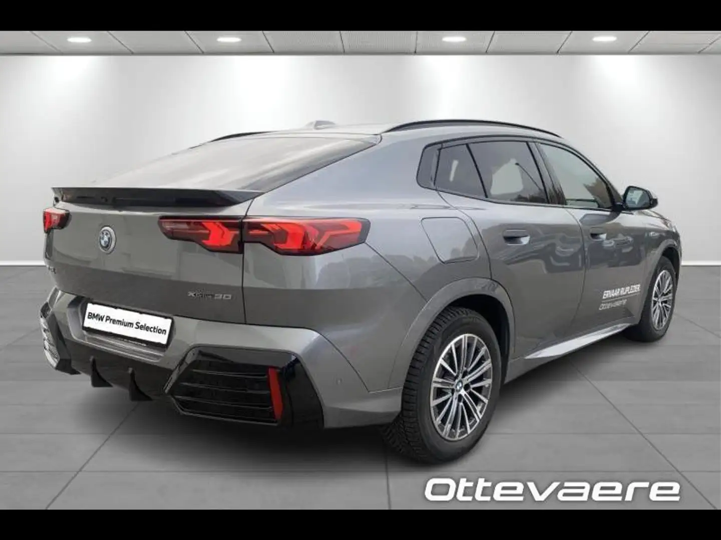 BMW iX2 xDrive30 Grijs - 2