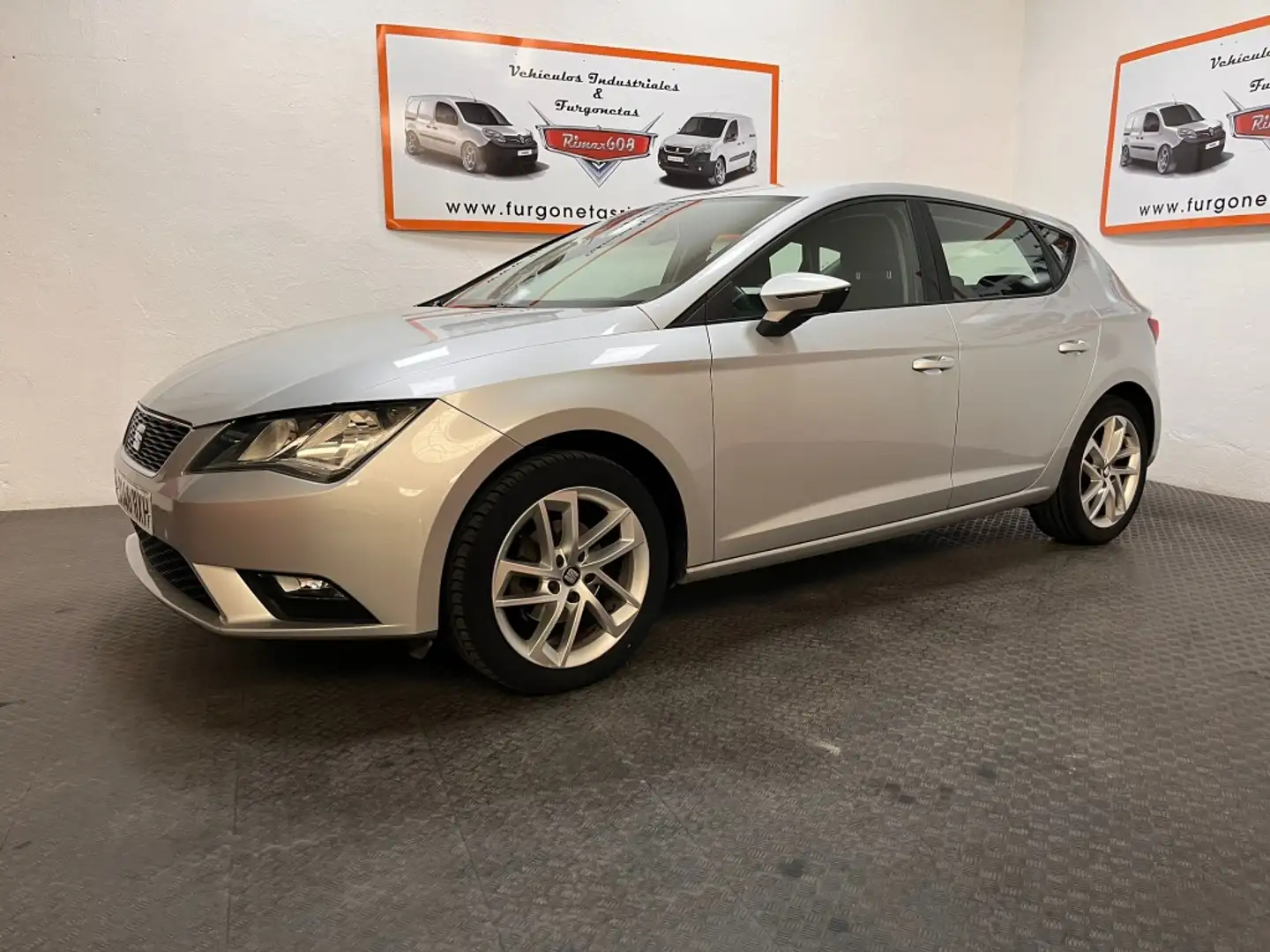 SEAT Leon 1.6TDI CR S&S Style Eco. 110 Argento - 1